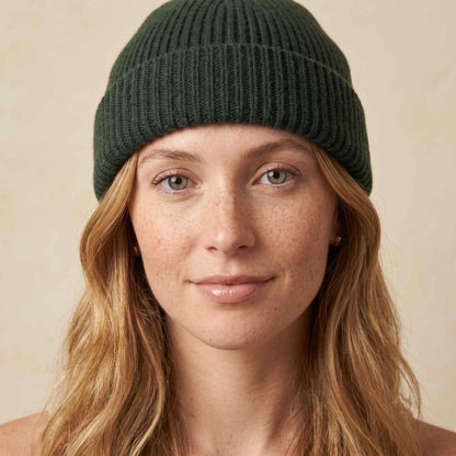 Women's hand-knit cashmere beanie in Pine - view 3