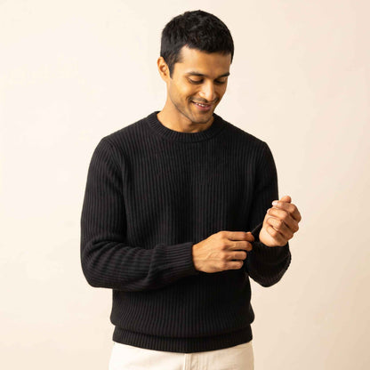 Men's ultra-thick 4-ply cashmere crewneck sweater in Black — view 3
