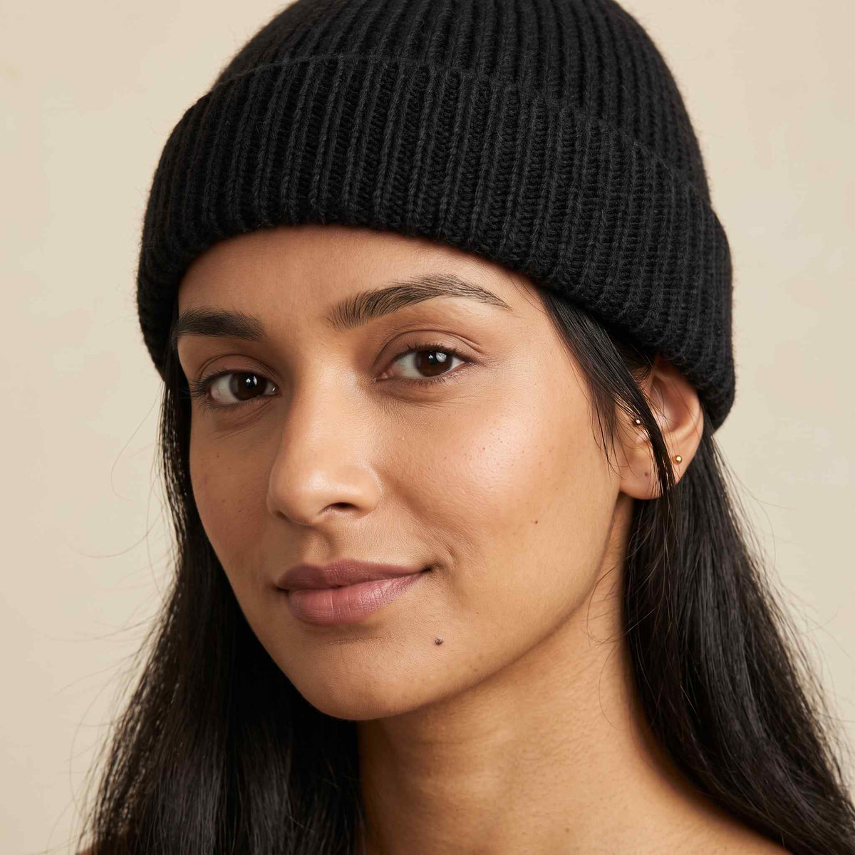 Women's hand-knit cashmere beanie in Deep Onyx - view 3