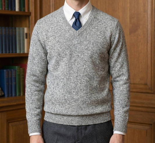 The Executive V-Neck | 100% Undyed Cashmere (200g)