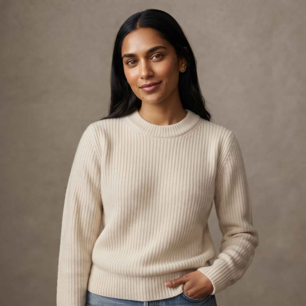 Women's heavyweight ribbed cashmere crewneck sweater in Off White — view 3