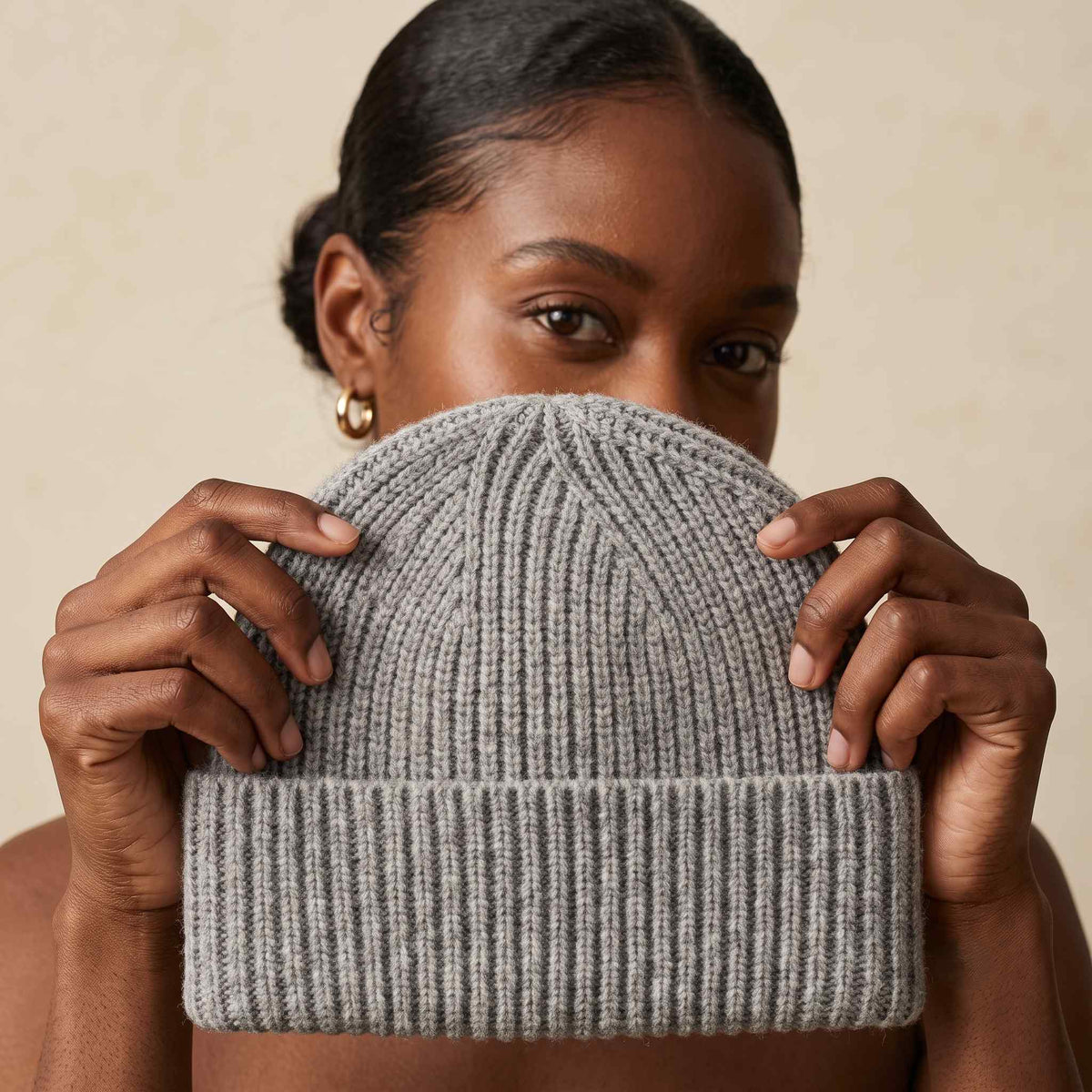 Women's undyed cashmere beanie, natural melange in Light Grey Melange - view 3