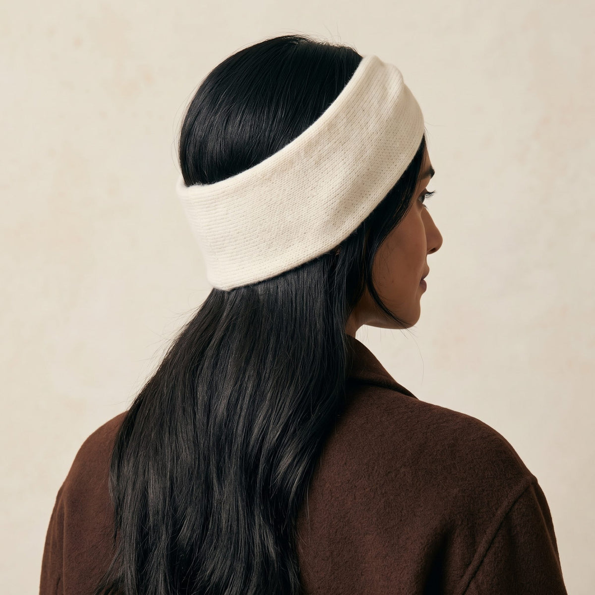 Gomba twisted-front cashmere headband in Off-White, worn, view 3