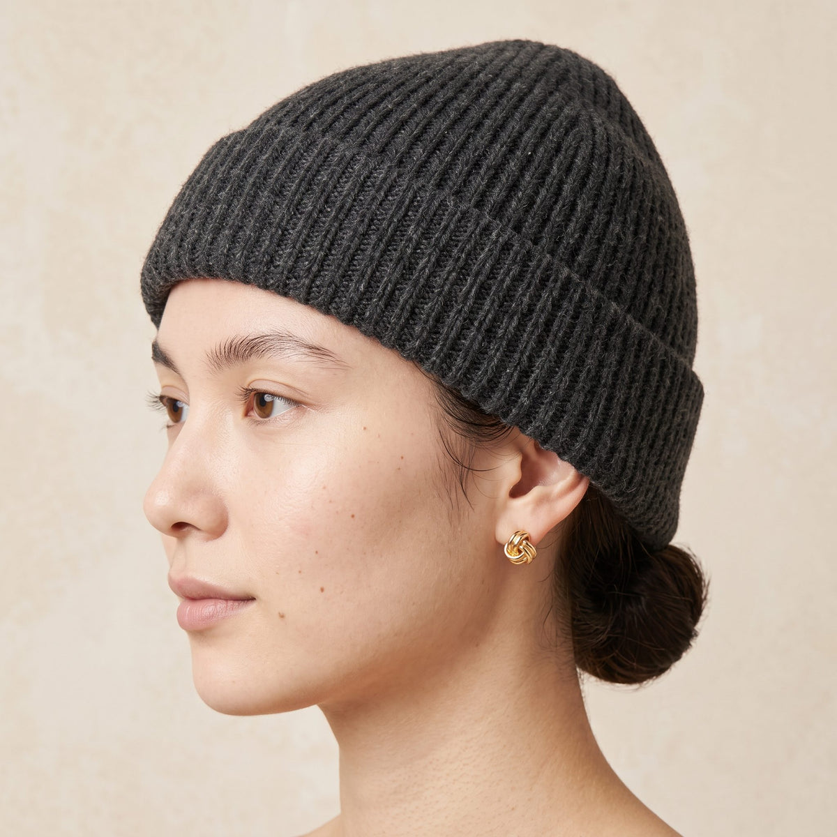 WRDM Women's Undyed Cashmere Beanie - Haven Ribbed Dark Grey Melange 5