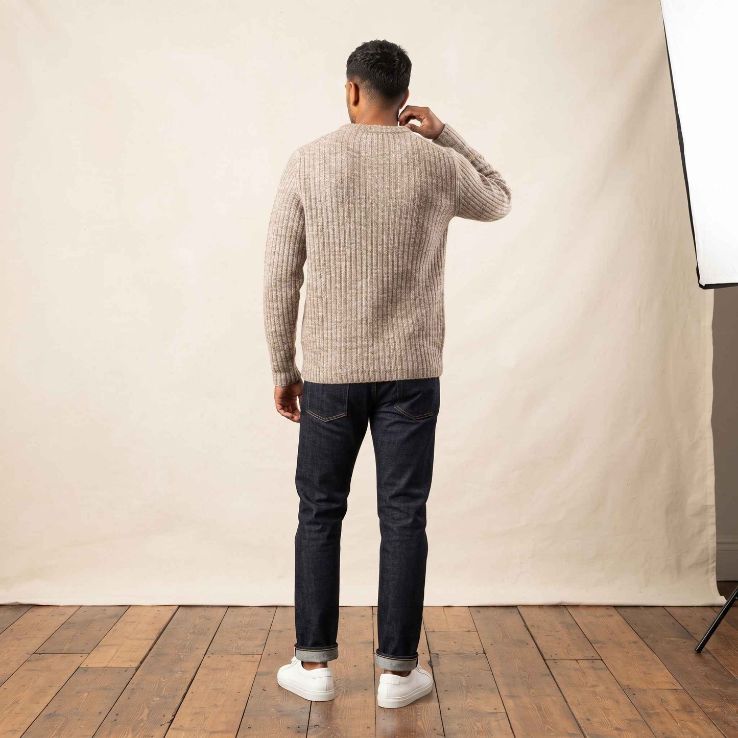 Men's ribbed cashmere crewneck sweater, Signature in Light Grey Melange - view 3