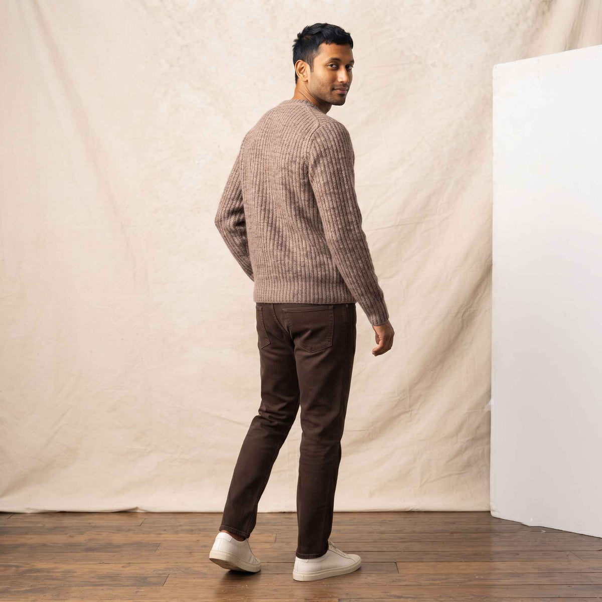 Men's ribbed cashmere crewneck sweater, Signature in Toast Melange - view 3