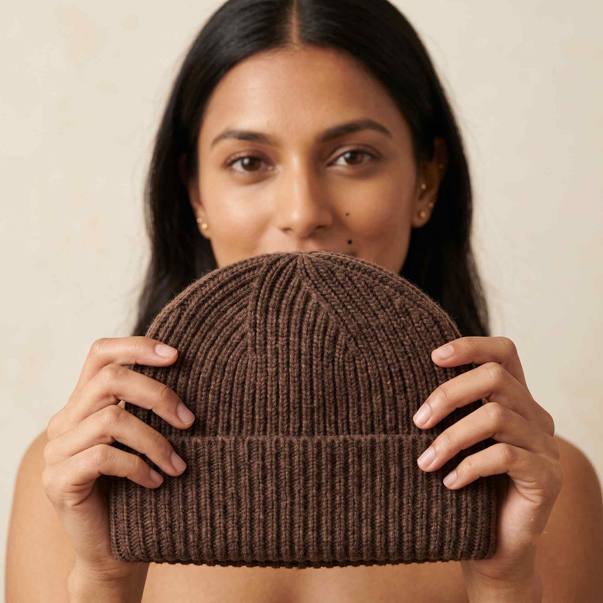 Women's hand-knit cashmere beanie in Brown - view 4