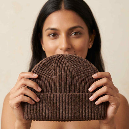 Women's hand-knit cashmere beanie in Brown - view 4