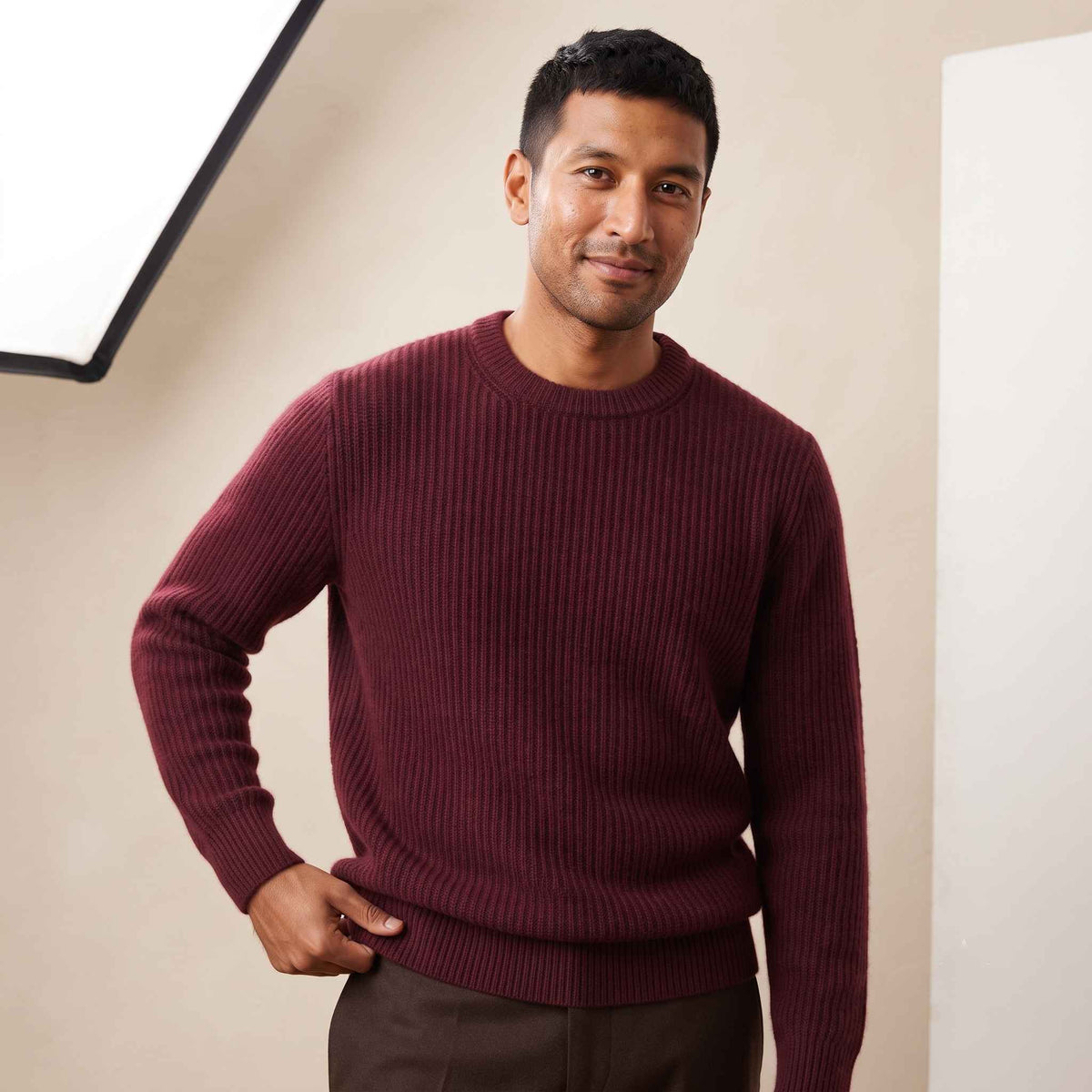 Men's ultra-thick 4-ply cashmere crewneck sweater in Wine Red — view 4