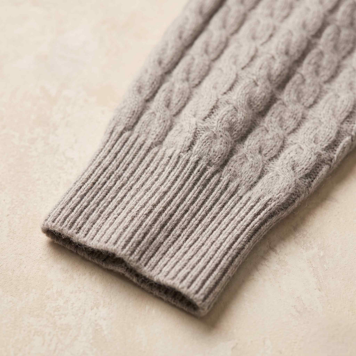 Men's cable-knit cashmere sweater, Atlas in Fog - view 4