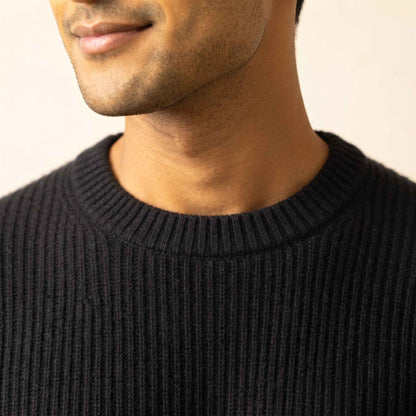 Men's ultra-thick 4-ply cashmere crewneck sweater in Black — view 4