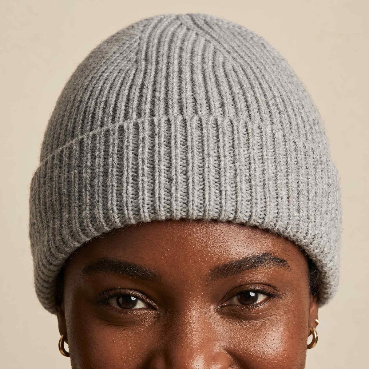 Women's undyed cashmere beanie, natural melange in Light Grey Melange - view 4