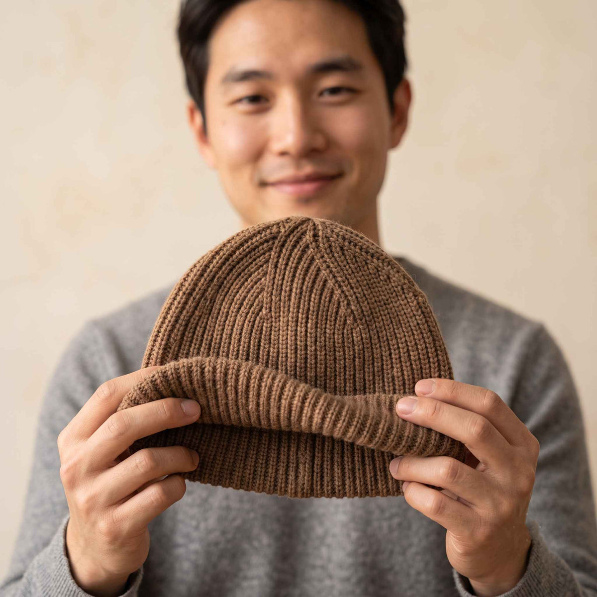 Men's undyed cashmere beanie, natural melange in Toast Melange - view 3