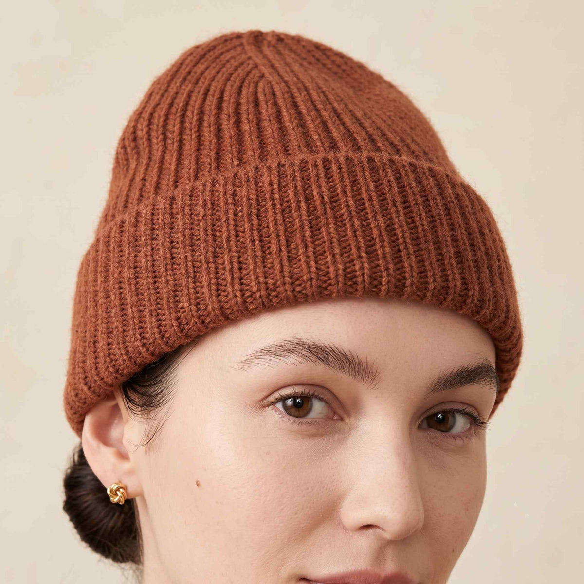 Women's hand-knit cashmere beanie in Amber - view 4