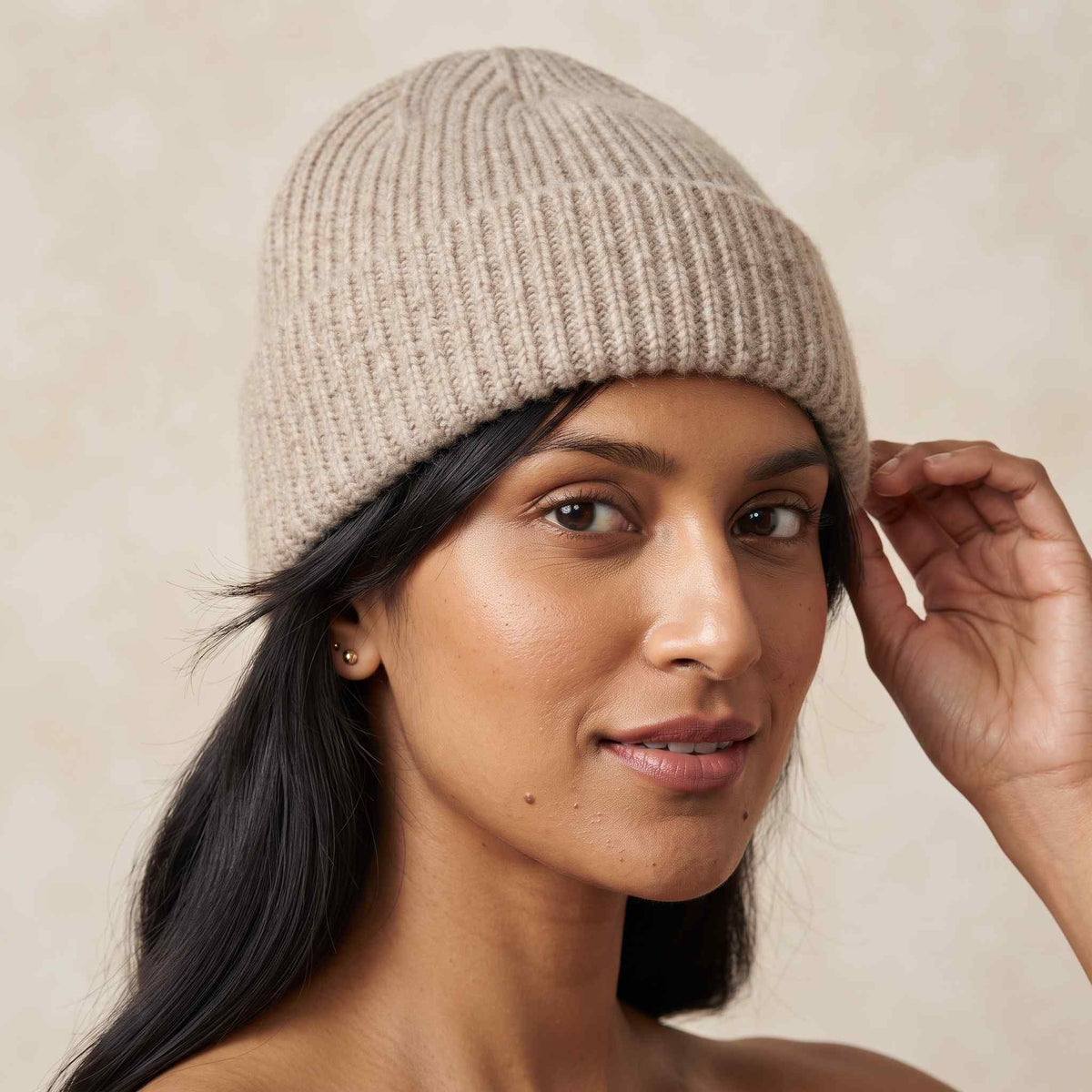 Women's undyed cashmere beanie, natural melange in Oatmeal Melange - view 4