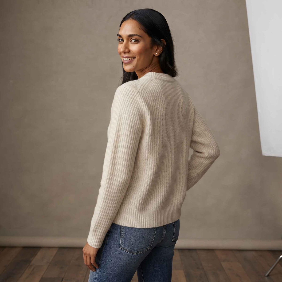Women's heavyweight ribbed cashmere crewneck sweater in Off White — view 4