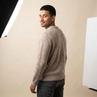 Men's ribbed cashmere crewneck sweater, Signature in Oatmeal Melange - view 4