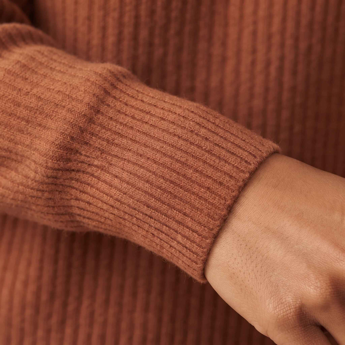 Women's heavyweight ribbed cashmere crewneck sweater in Amber — view 4