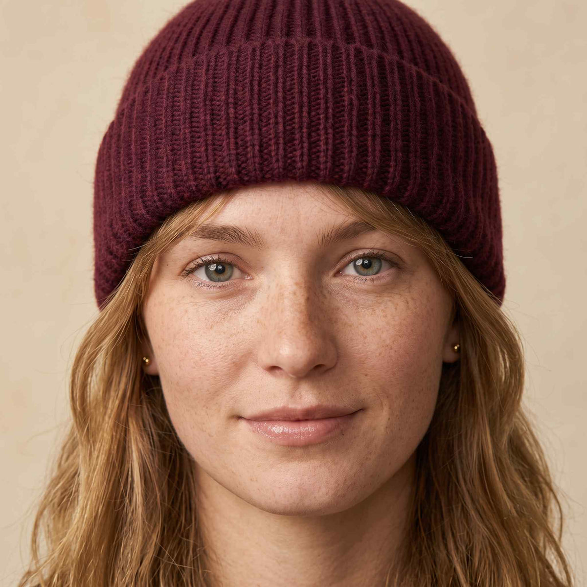 Women's hand-knit cashmere beanie in Wine Red - view 5