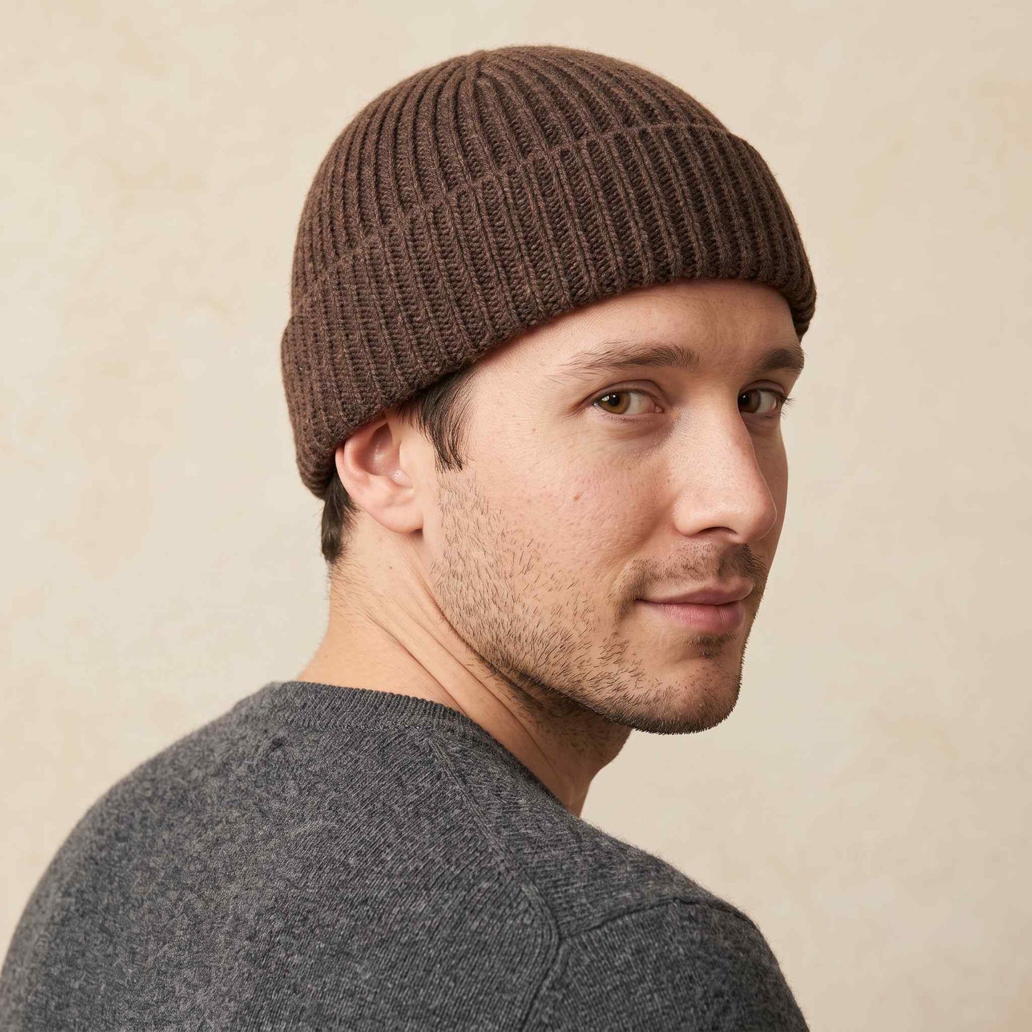 Men's hand-knit ribbed cashmere beanie, Noma in Brown - view 3