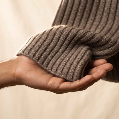 Men's ribbed cashmere crewneck sweater, Signature in Toast Melange - view 4