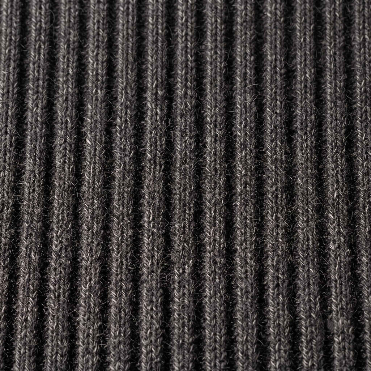 Men's ribbed cashmere crewneck sweater, Signature in Dark Grey Melange - view 5