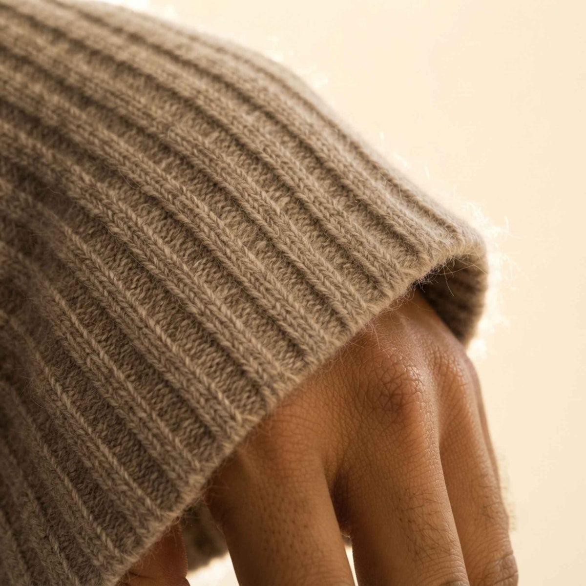 Men's ribbed cashmere crewneck sweater, Signature in Oatmeal Melange - view 5