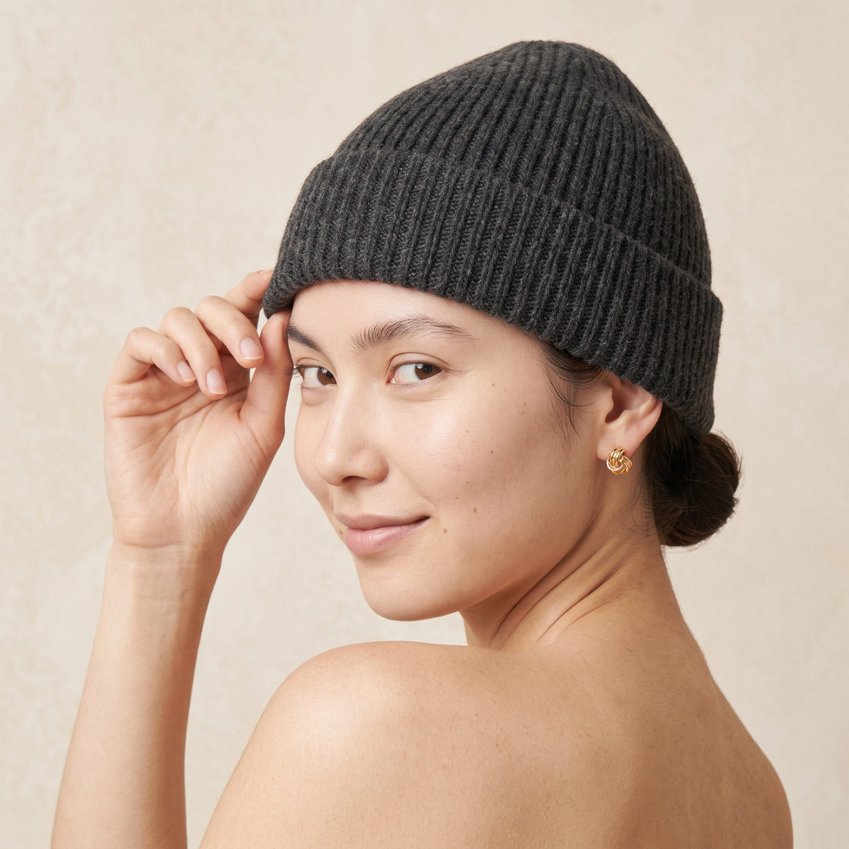 WRDM Women's Undyed Cashmere Beanie - Haven Ribbed Dark Grey Melange 6