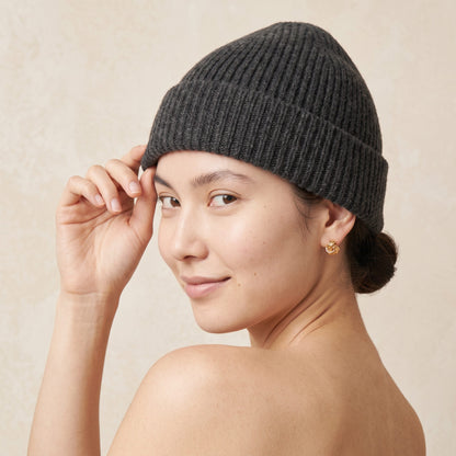 WRDM Women's Undyed Cashmere Beanie - Haven Ribbed Dark Grey Melange 6