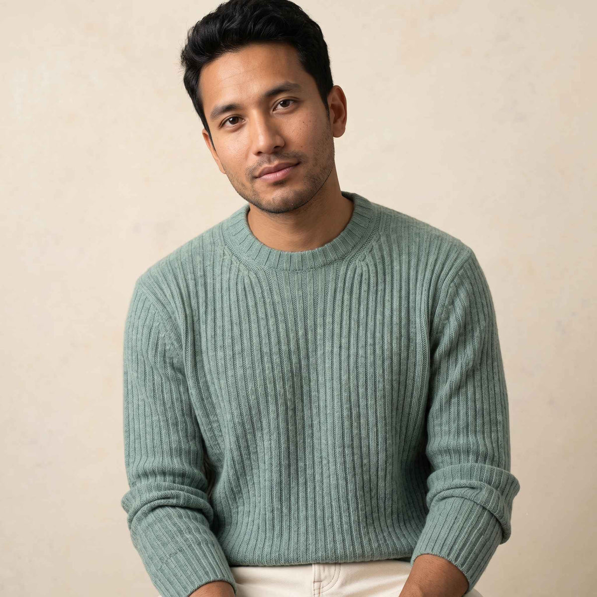 Men's ultra-thick 4-ply cashmere crewneck sweater in Heathered Jade — view 5