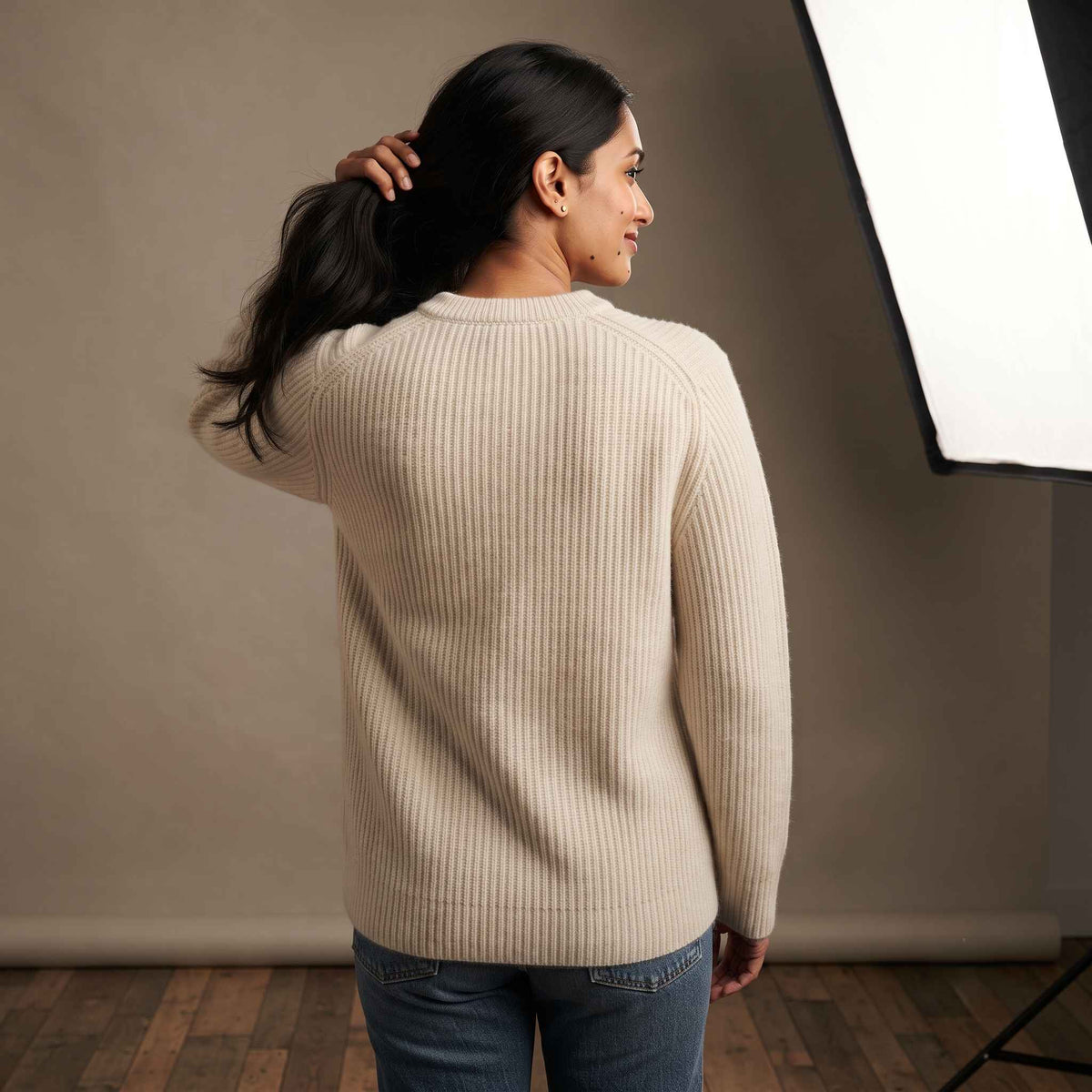 Women's heavyweight ribbed cashmere crewneck sweater in Off White — view 5