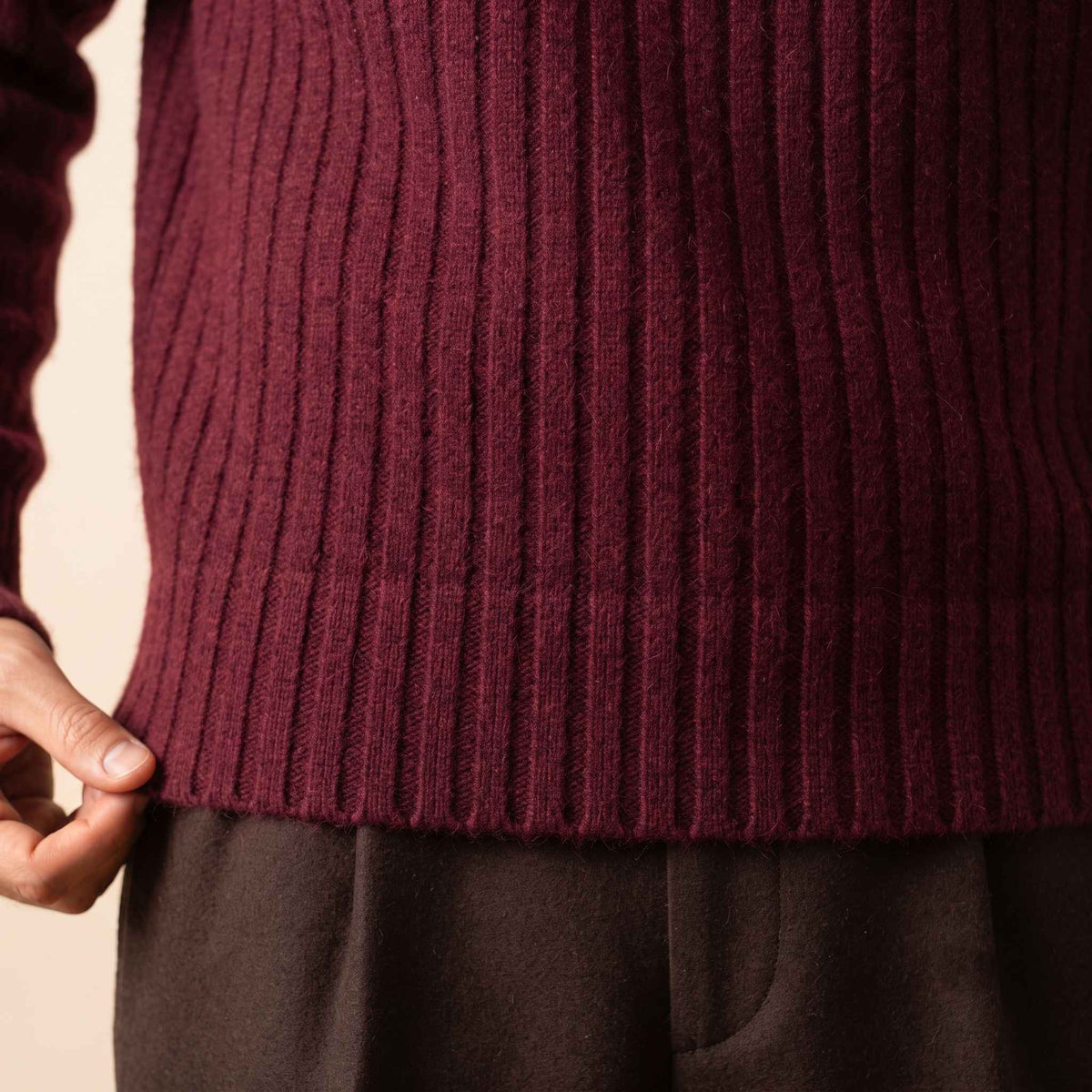 Men's ultra-thick 4-ply cashmere crewneck sweater in Wine Red — view 5
