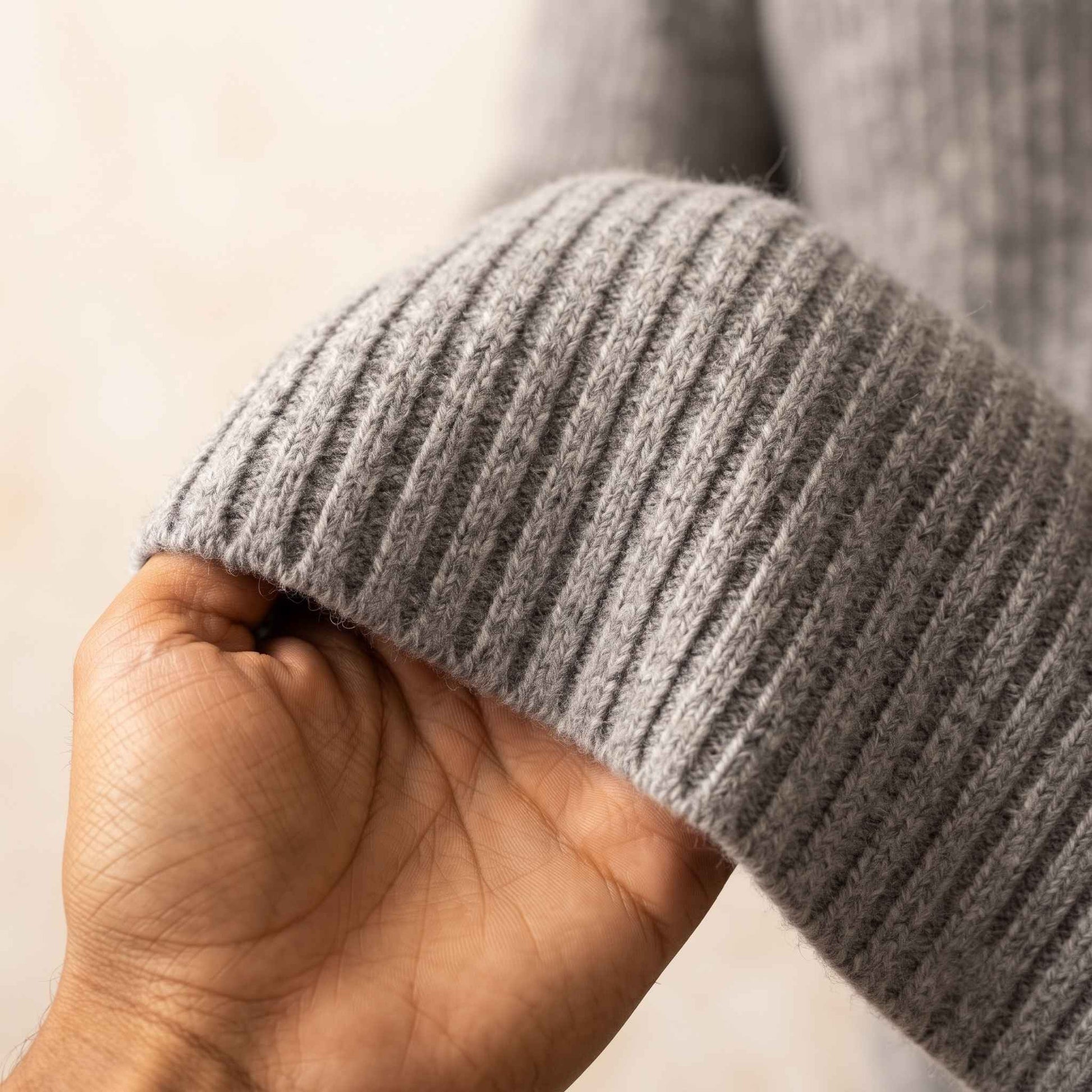 Men's ribbed cashmere crewneck sweater, Signature in Mid Grey Melange - view 5