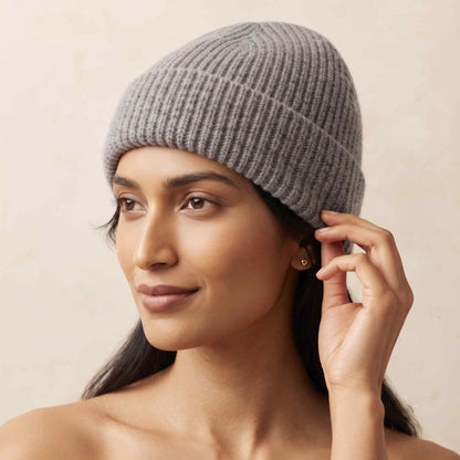 Women's undyed cashmere beanie, natural melange in Mid Grey Melange - view 5