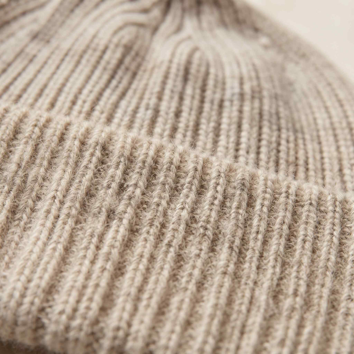 Women's undyed cashmere beanie, natural melange in Oatmeal Melange - view 5