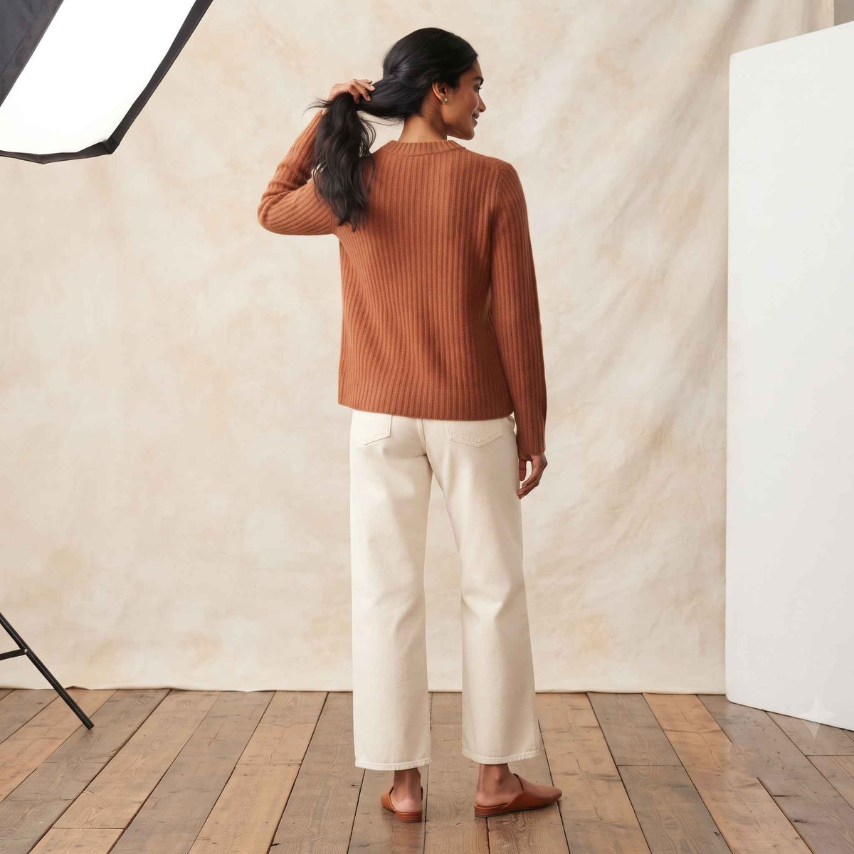 Women's heavyweight ribbed cashmere crewneck sweater in Amber — view 5