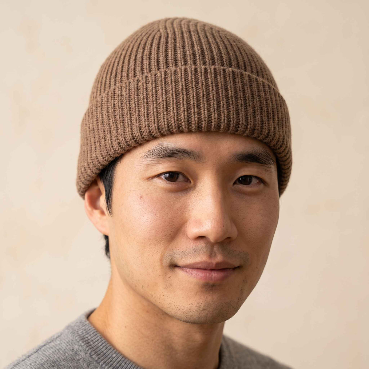 Men's undyed cashmere beanie, natural melange in Toast Melange - view 4