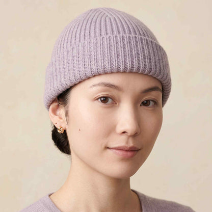Women's hand-knit cashmere beanie in Lilac - view 5