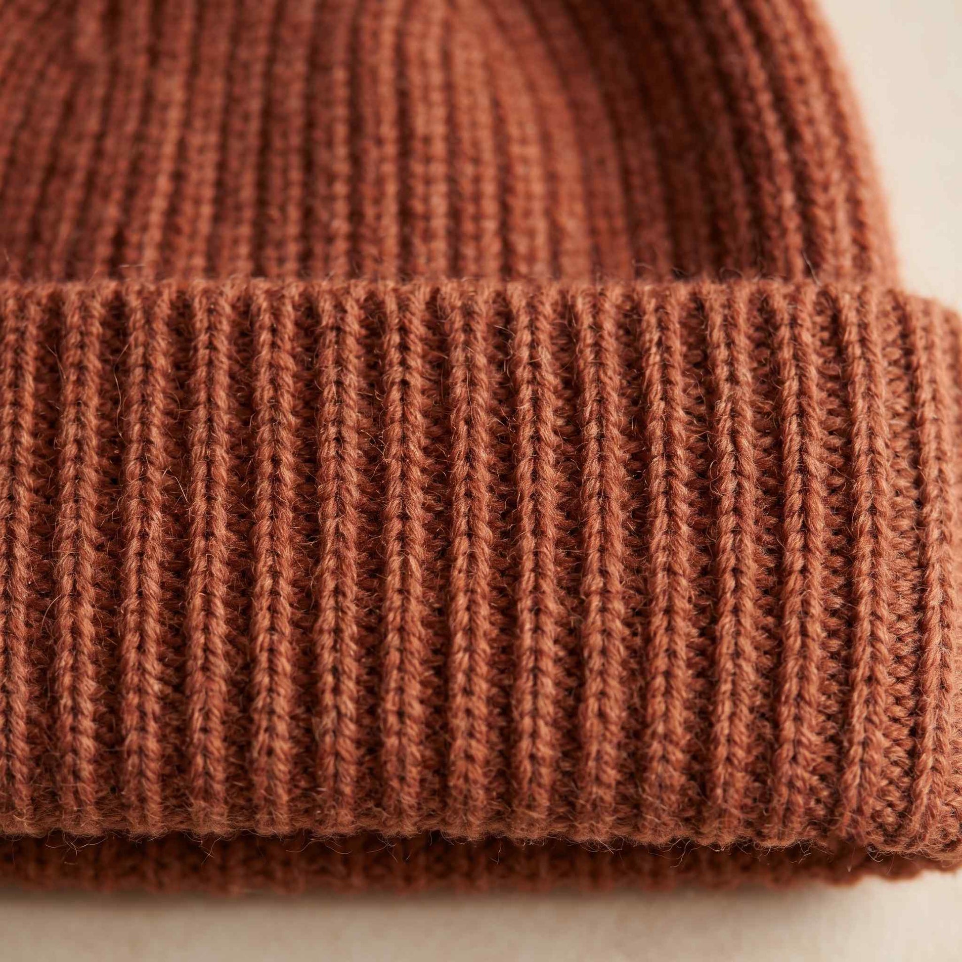 Men's hand-knit ribbed cashmere beanie, Noma in Caramel - view 4