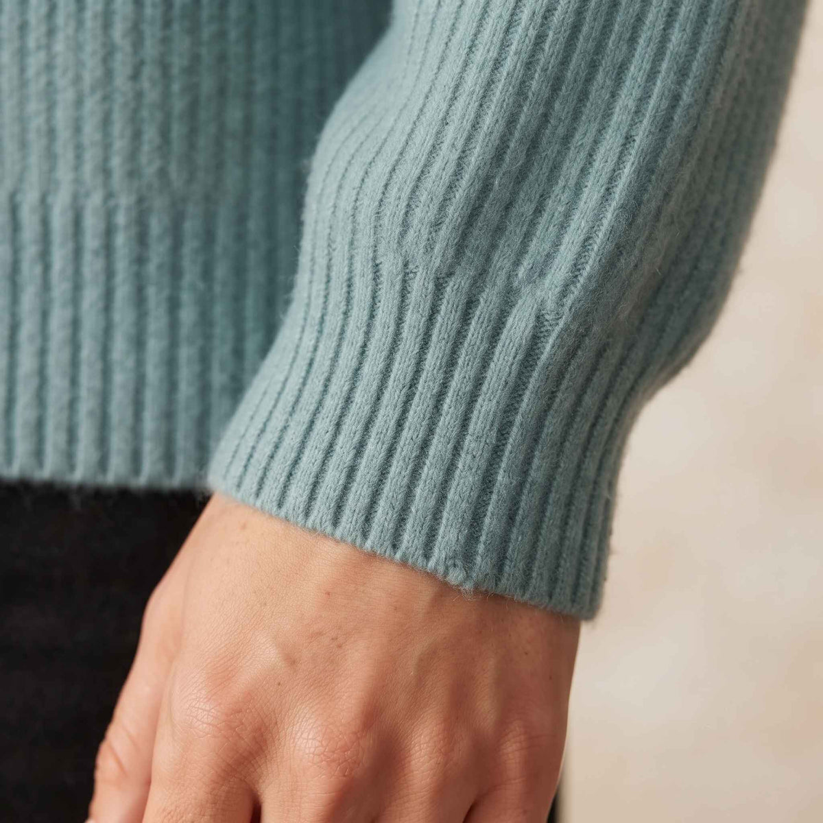 Women's heavyweight ribbed cashmere crewneck sweater in Heathered Jade — view 5