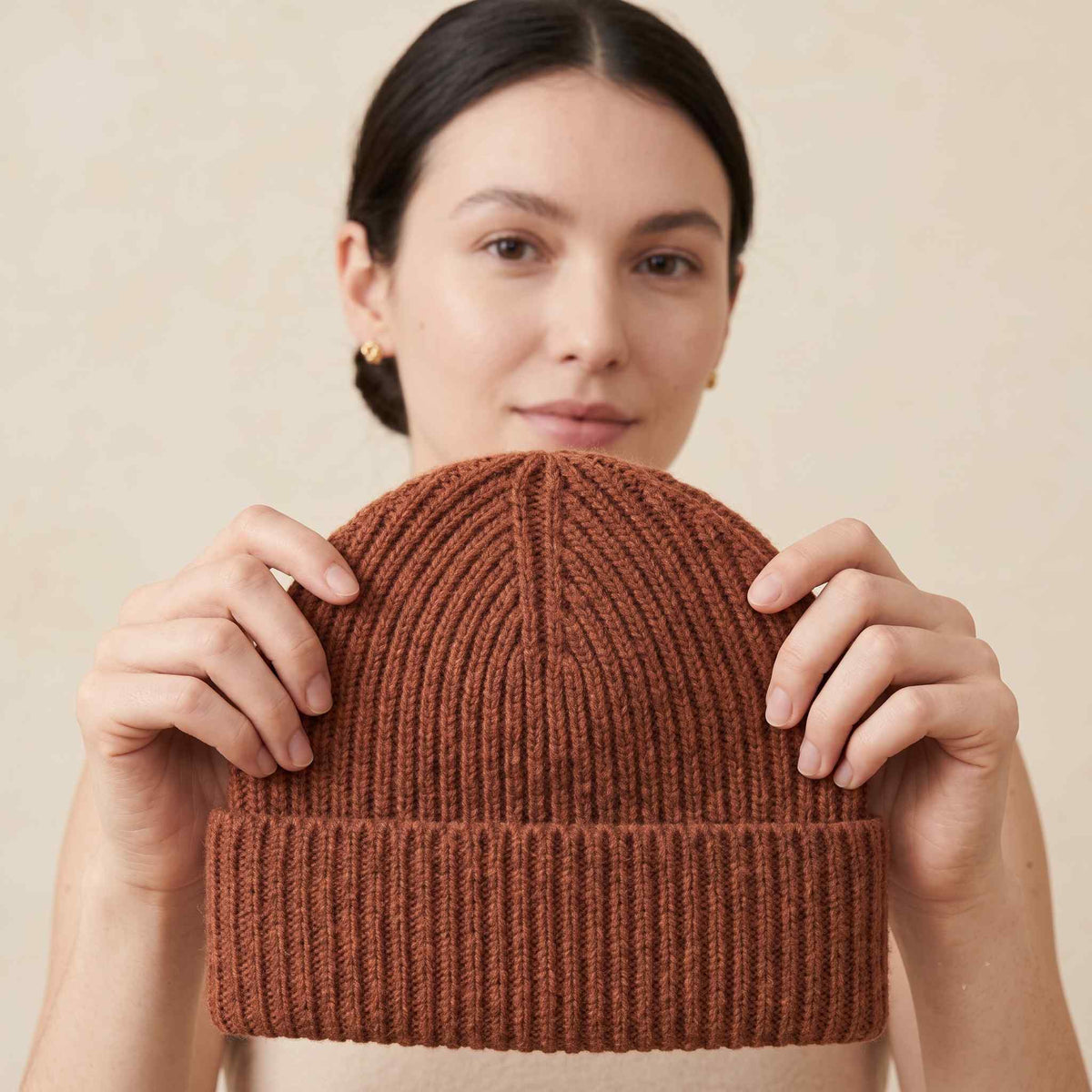 Women's hand-knit cashmere beanie in Amber - view 5