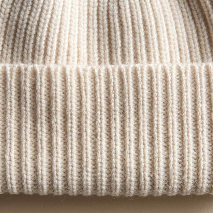 Women's hand-knit cashmere beanie in Off White - view 5