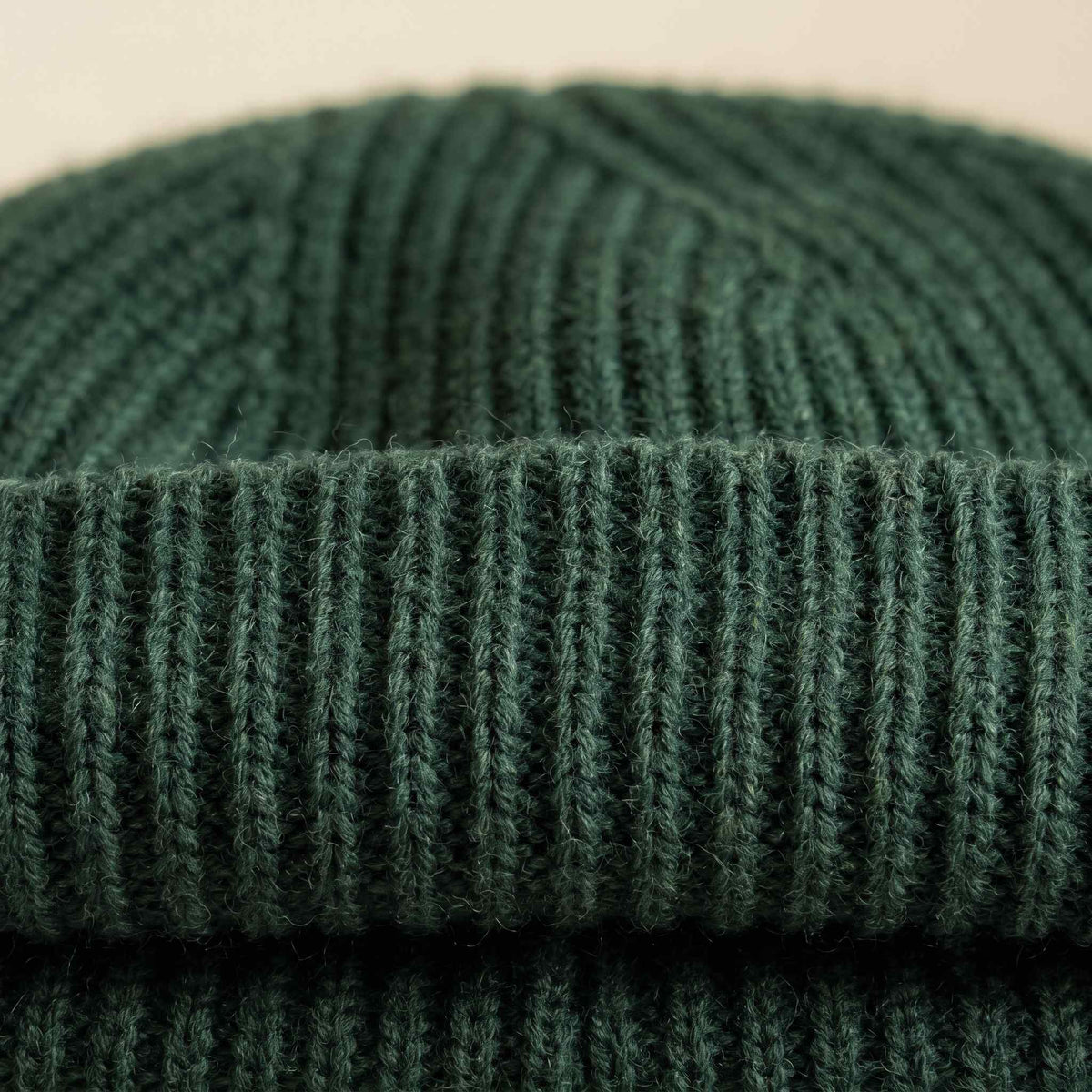 Women's hand-knit cashmere beanie in Pine - view 5