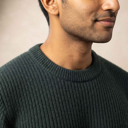 Men's ultra-thick 4-ply cashmere crewneck sweater in Pine — view 5