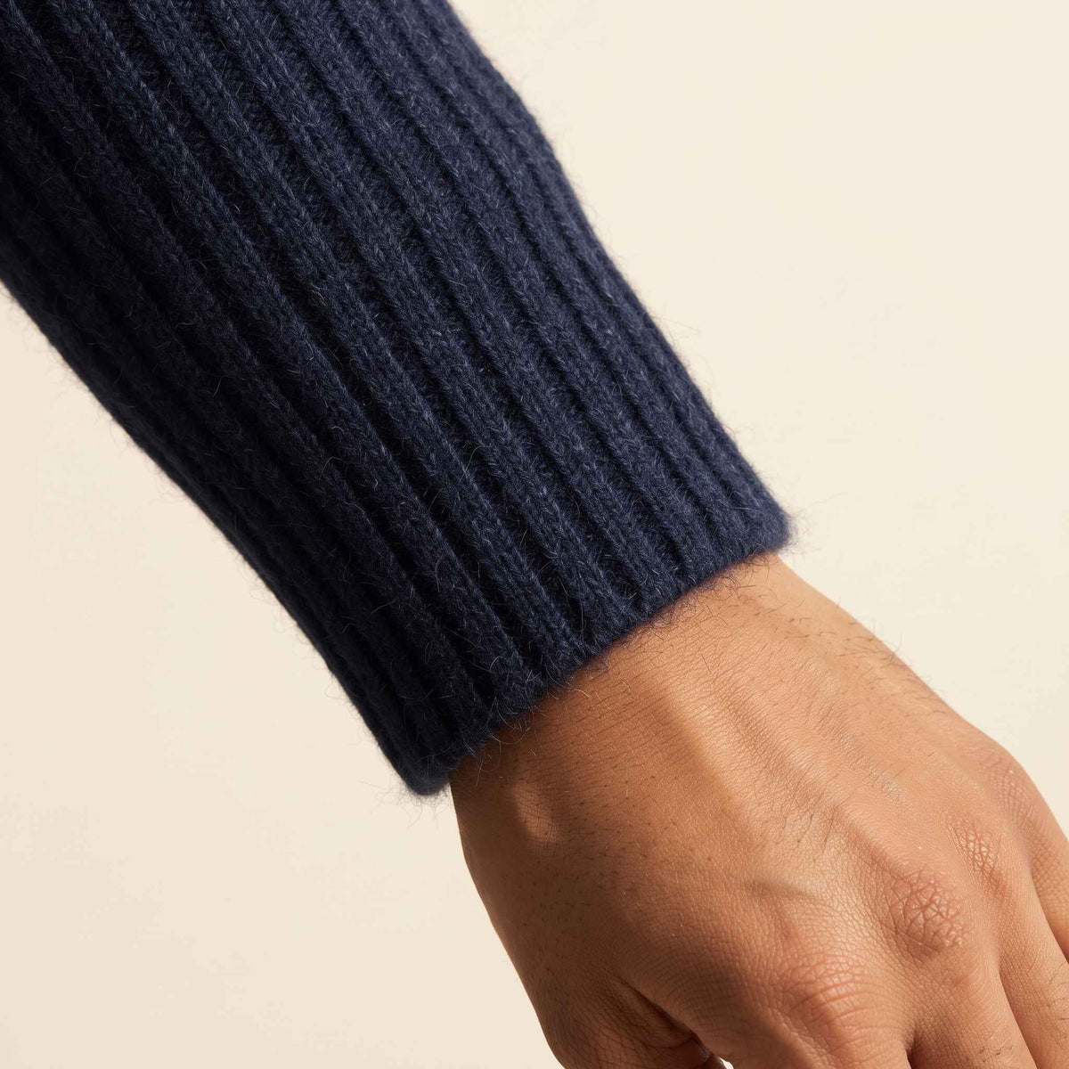 Men's ultra-thick 4-ply cashmere crewneck sweater in Navy Blue — view 5
