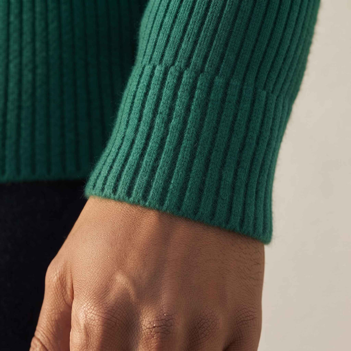 Women's heavyweight ribbed cashmere crewneck sweater in Kelly Green — view 5