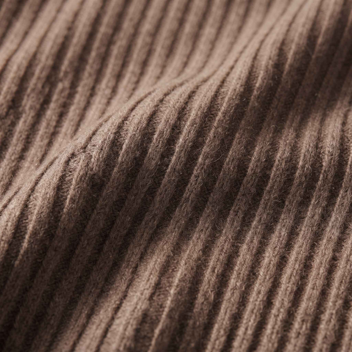 Women's heavyweight ribbed cashmere crewneck sweater in Brown — view 5