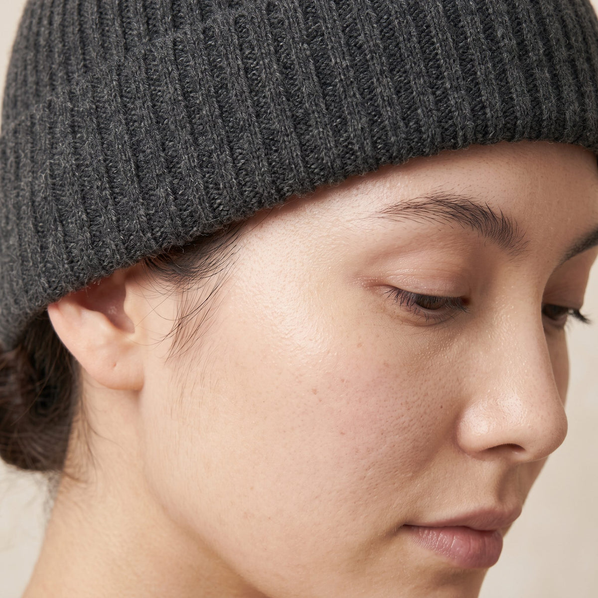WRDM Women's Undyed Cashmere Beanie - Haven Ribbed Dark Grey Melange 7