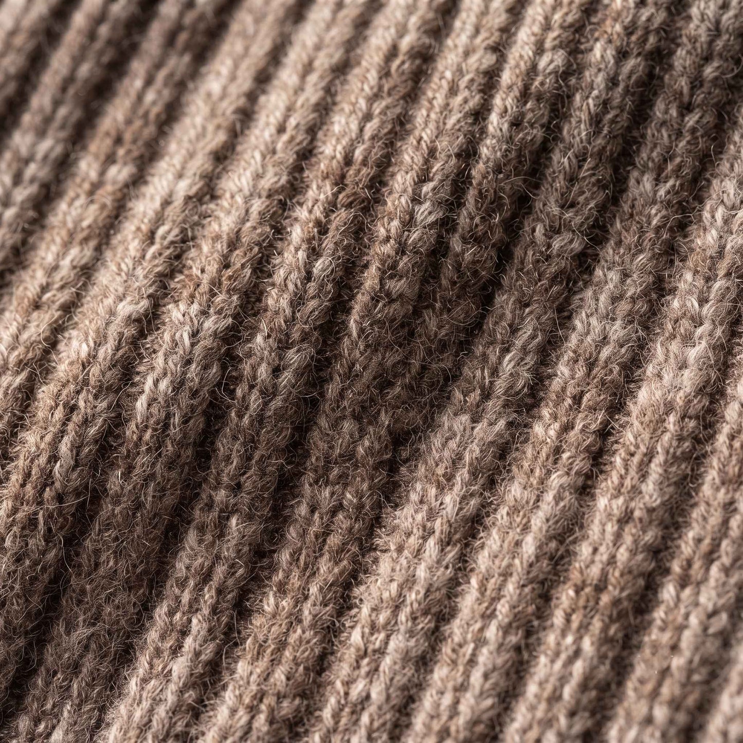 Men's ribbed cashmere crewneck sweater, Signature in Toast Melange - view 5