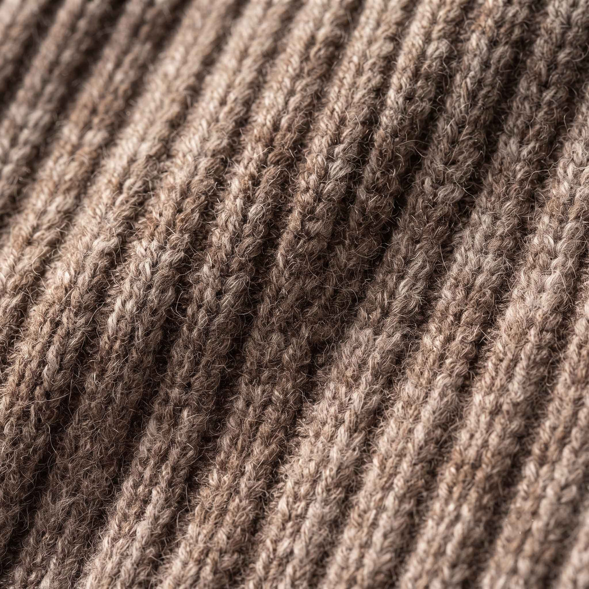 Men's ribbed cashmere crewneck sweater, Signature in Toast Melange - view 5